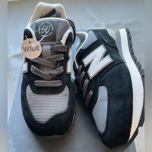 New Balance 574 wide sneakers